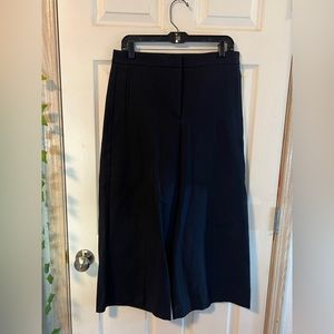 DARK BLUE/BLACK CAPRI PANTS ANN TAYLOR SIZE 8